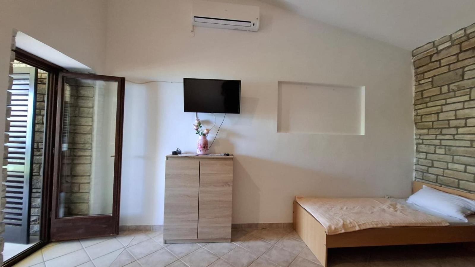 Apartman Karin Donji Karin Ngoại thất bức ảnh
