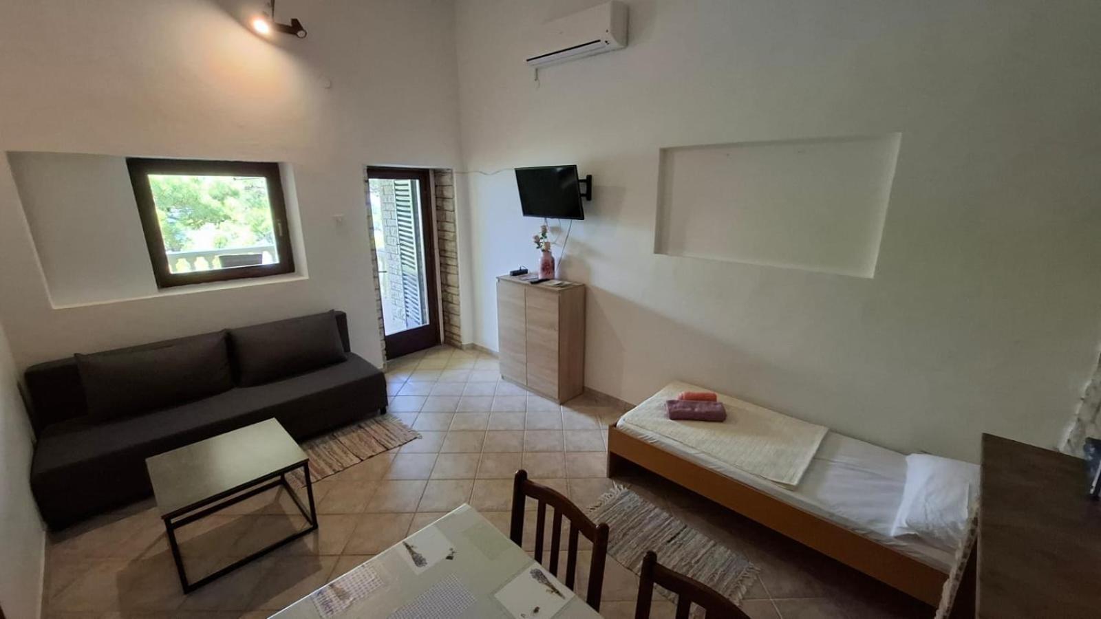Apartman Karin Donji Karin Ngoại thất bức ảnh
